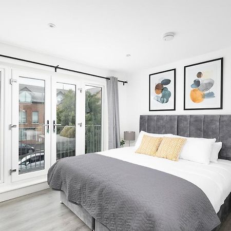 Skyvillion - London Enfield Chase Apartments With Parking & Wifi Kültér fotó