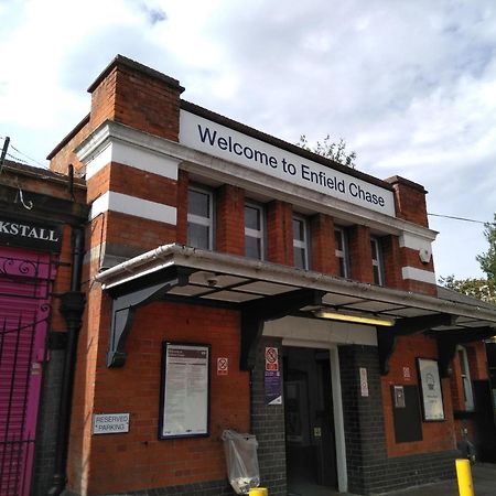 Skyvillion - London Enfield Chase Apartments With Parking & Wifi Kültér fotó