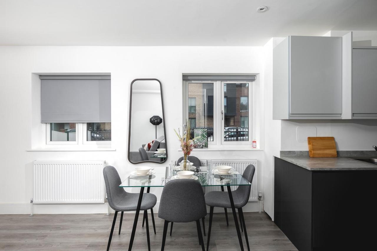 Skyvillion - London Enfield Chase Apartments With Parking & Wifi Kültér fotó