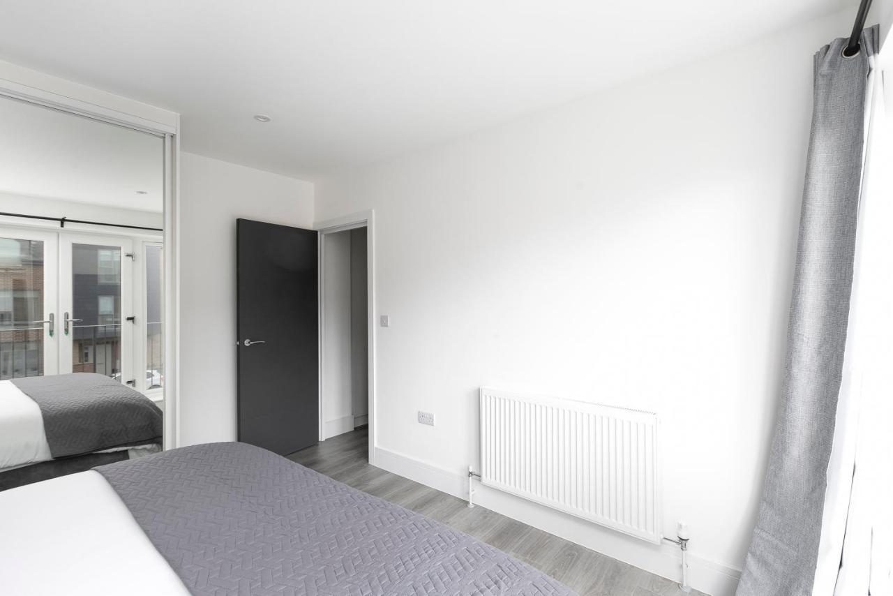 Skyvillion - London Enfield Chase Apartments With Parking & Wifi Kültér fotó