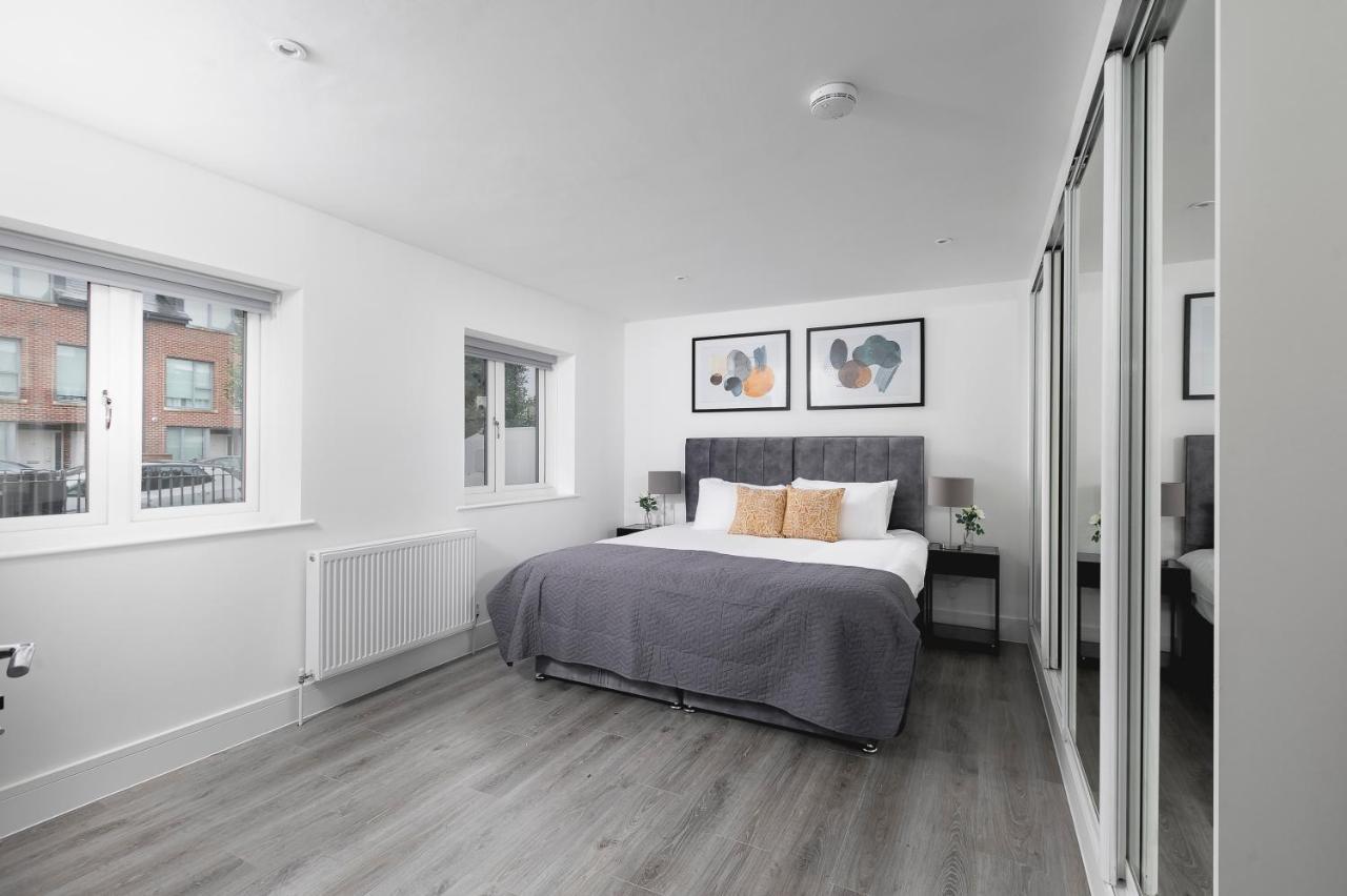 Skyvillion - London Enfield Chase Apartments With Parking & Wifi Kültér fotó