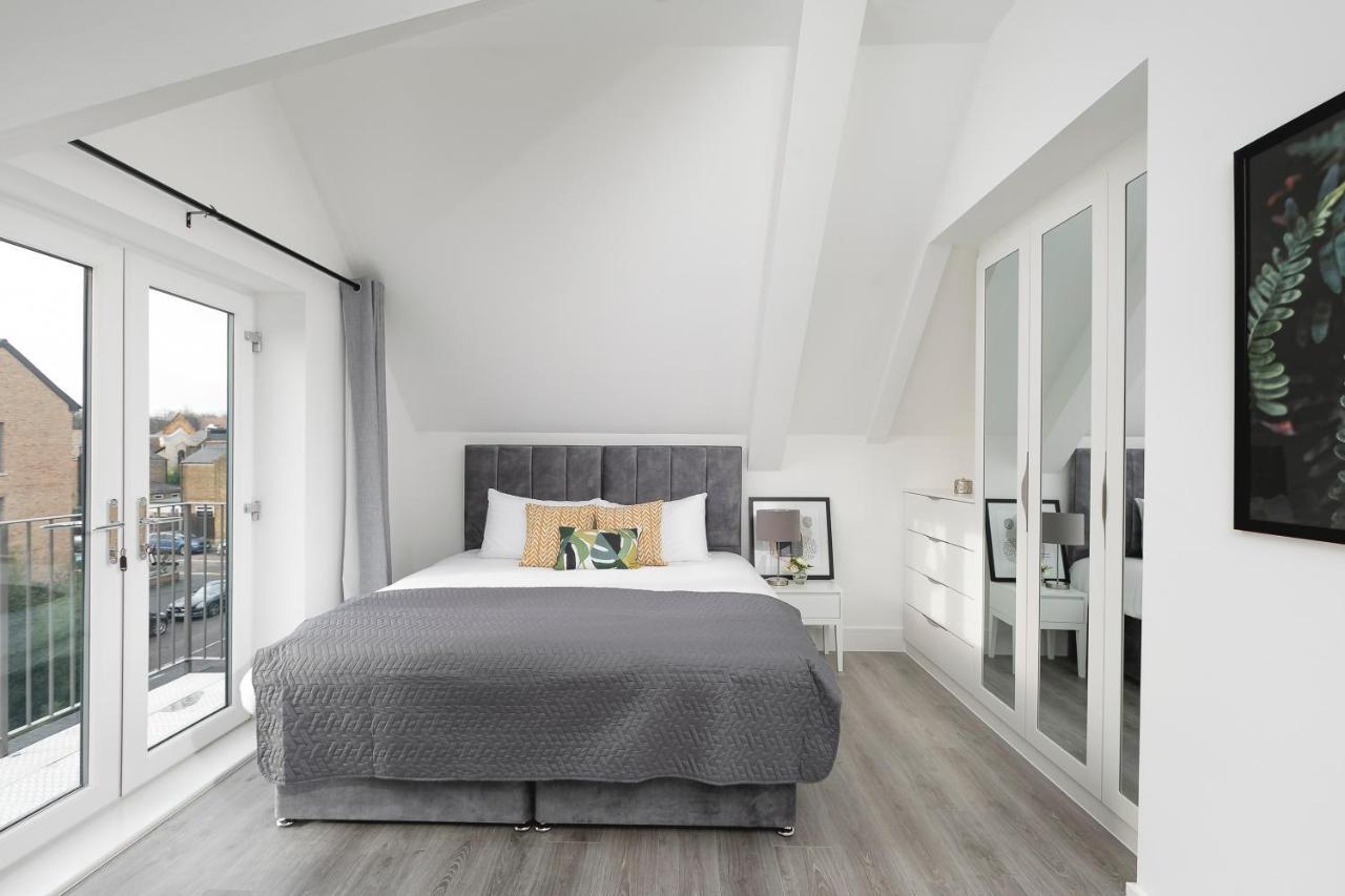 Skyvillion - London Enfield Chase Apartments With Parking & Wifi Kültér fotó