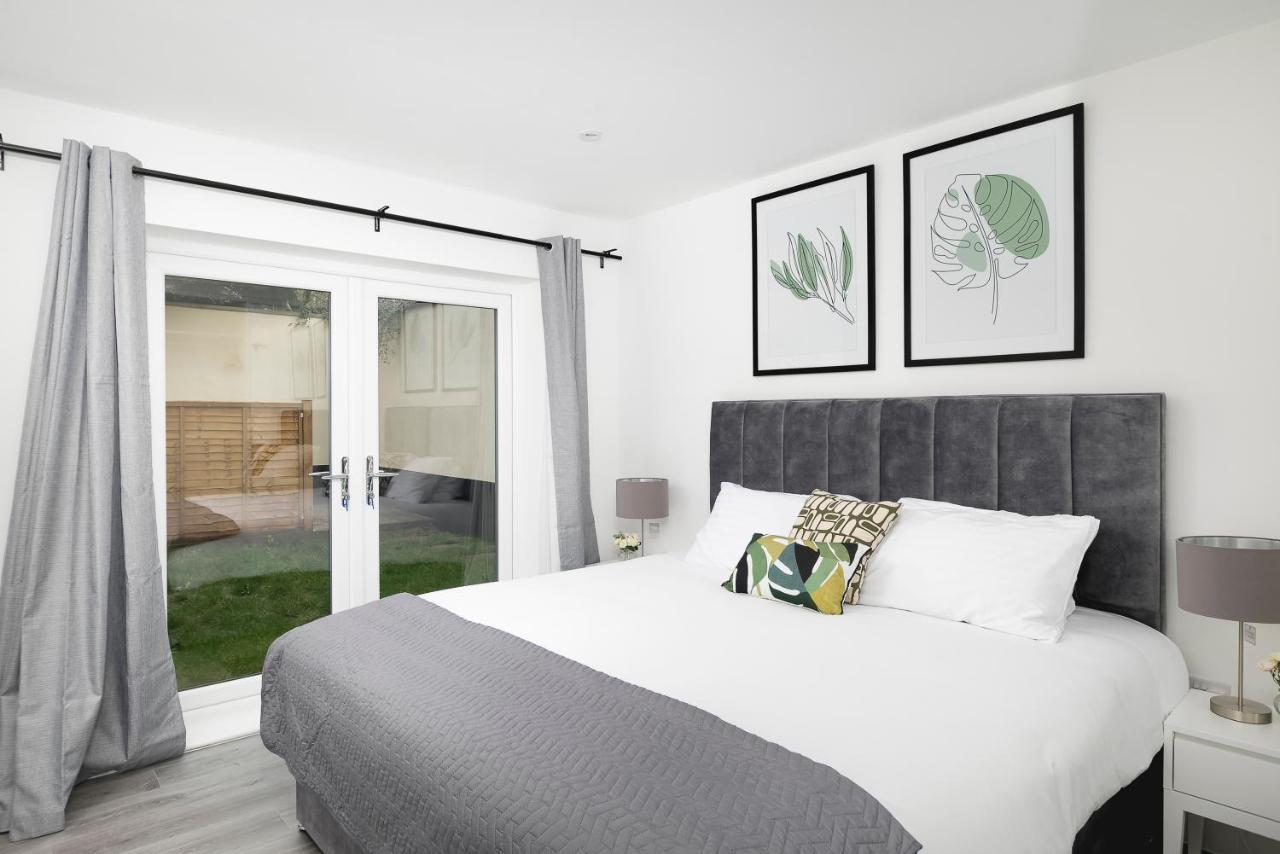 Skyvillion - London Enfield Chase Apartments With Parking & Wifi Kültér fotó