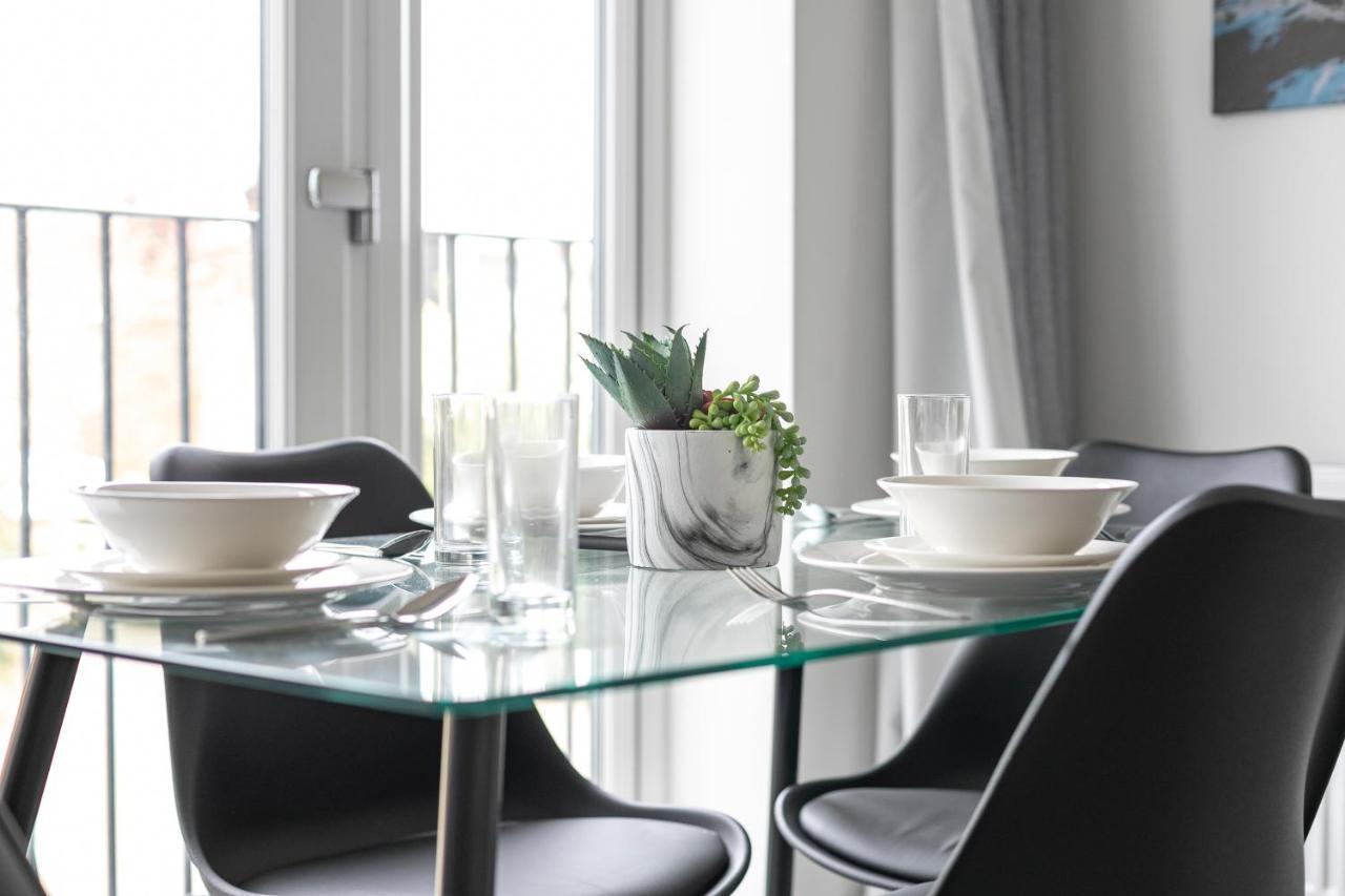 Skyvillion - London Enfield Chase Apartments With Parking & Wifi Kültér fotó