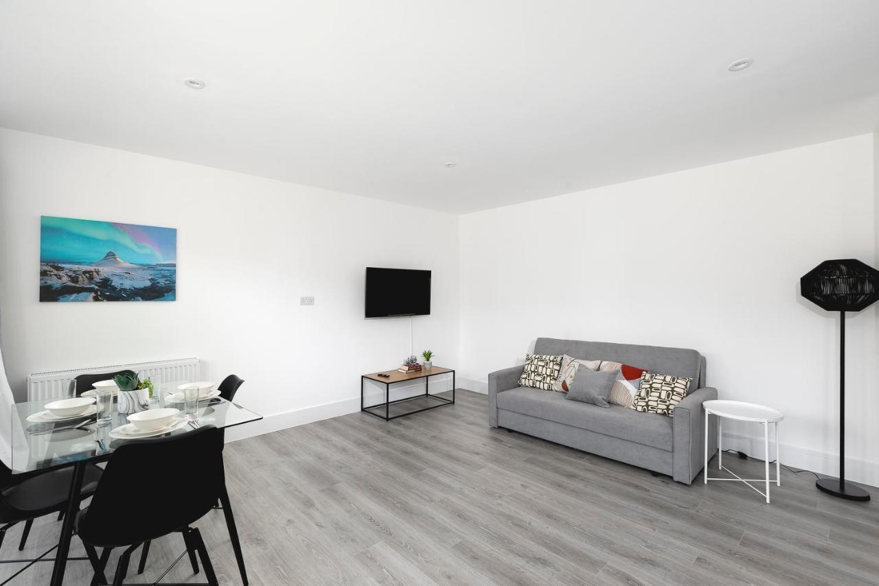 Skyvillion - London Enfield Chase Apartments With Parking & Wifi Kültér fotó