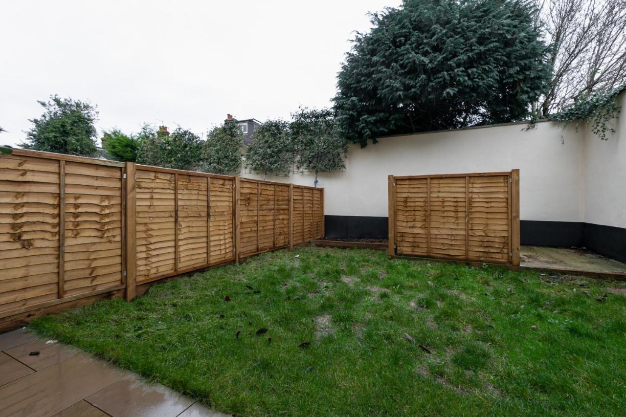 Skyvillion - London Enfield Chase Apartments With Parking & Wifi Kültér fotó