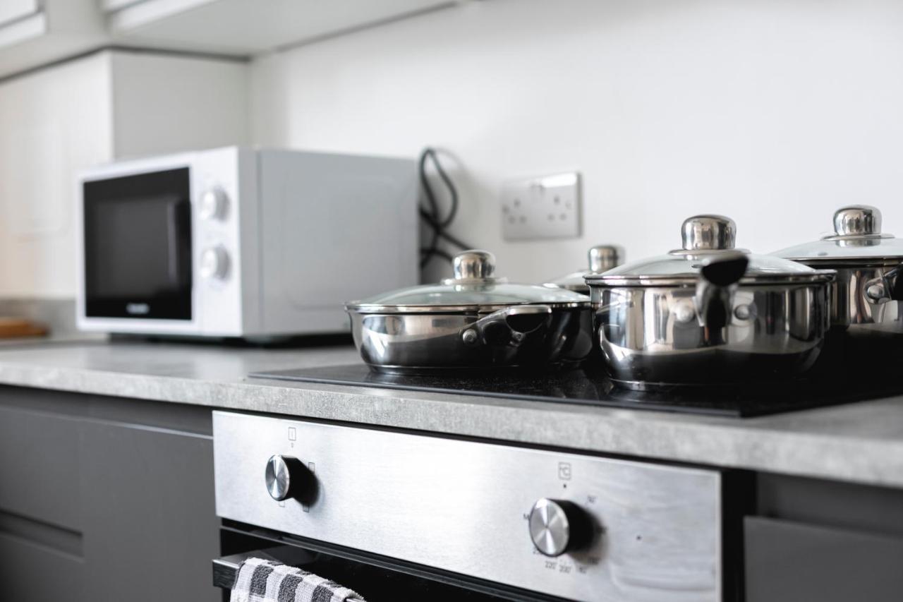 Skyvillion - London Enfield Chase Apartments With Parking & Wifi Kültér fotó