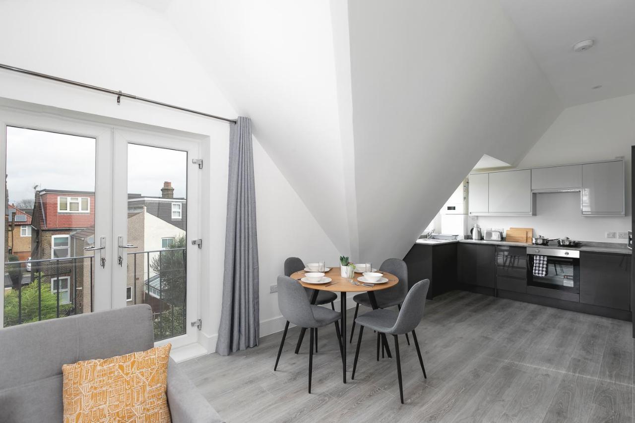 Skyvillion - London Enfield Chase Apartments With Parking & Wifi Kültér fotó