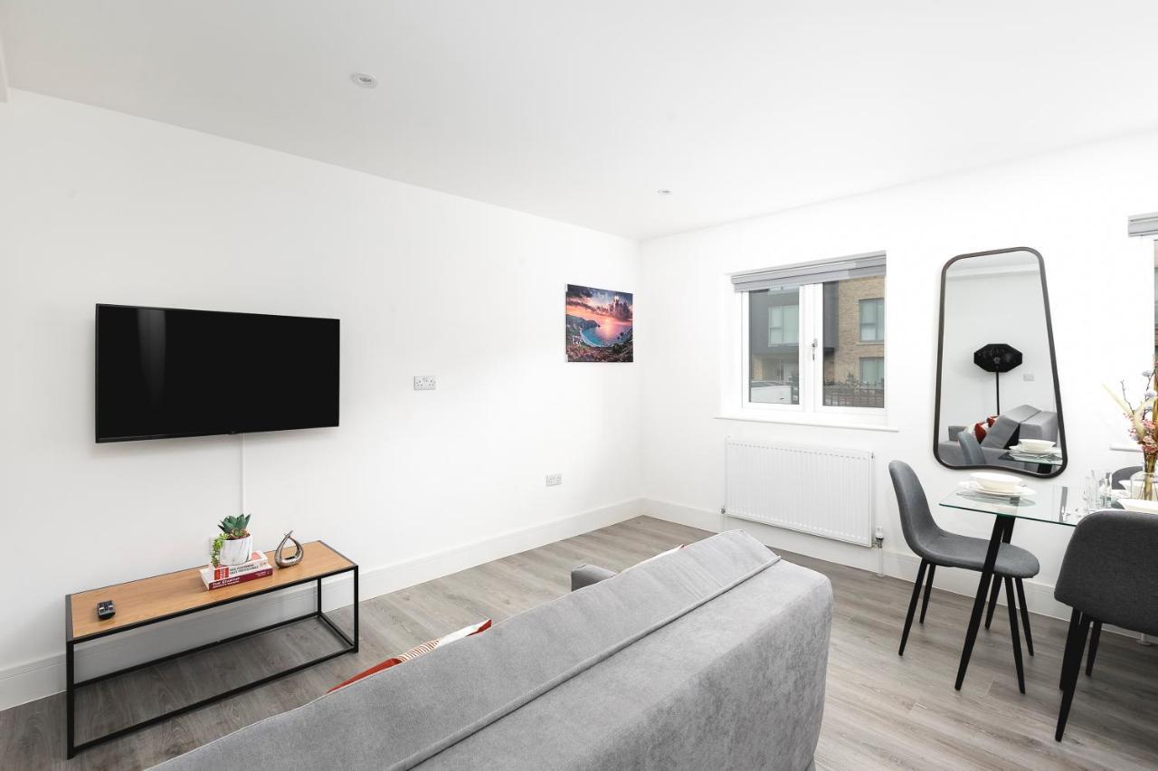 Skyvillion - London Enfield Chase Apartments With Parking & Wifi Kültér fotó