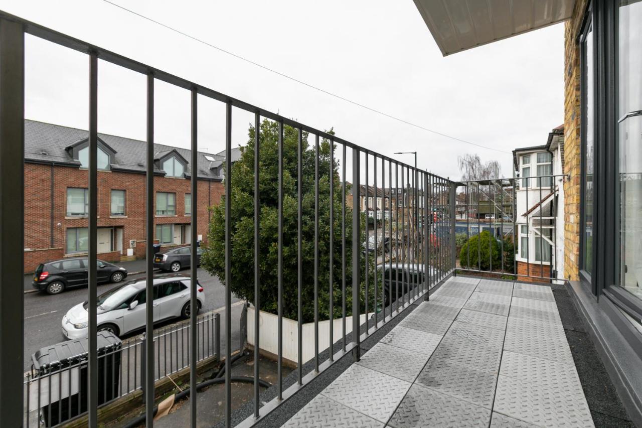Skyvillion - London Enfield Chase Apartments With Parking & Wifi Kültér fotó