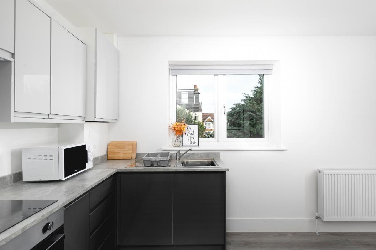 Skyvillion - London Enfield Chase Apartments With Parking & Wifi Kültér fotó