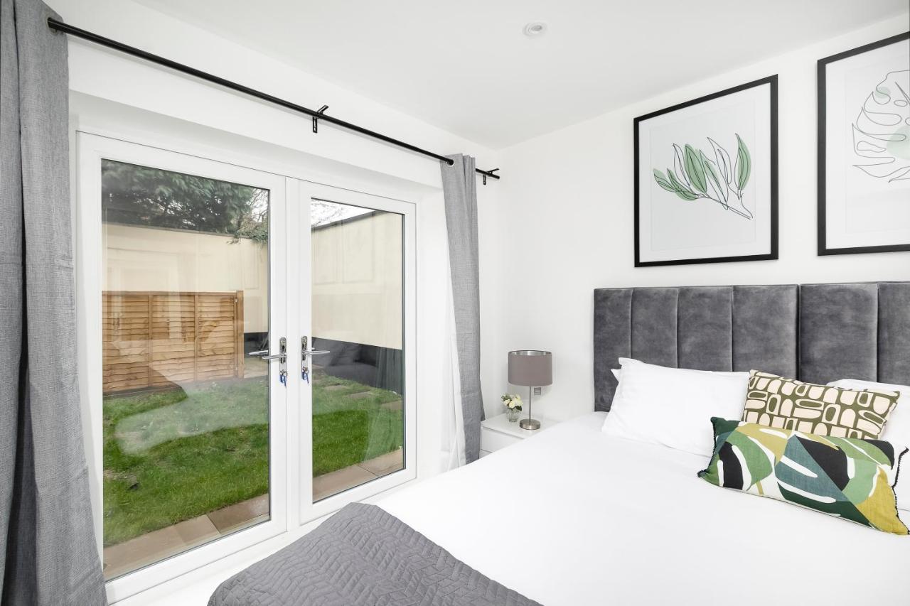 Skyvillion - London Enfield Chase Apartments With Parking & Wifi Kültér fotó