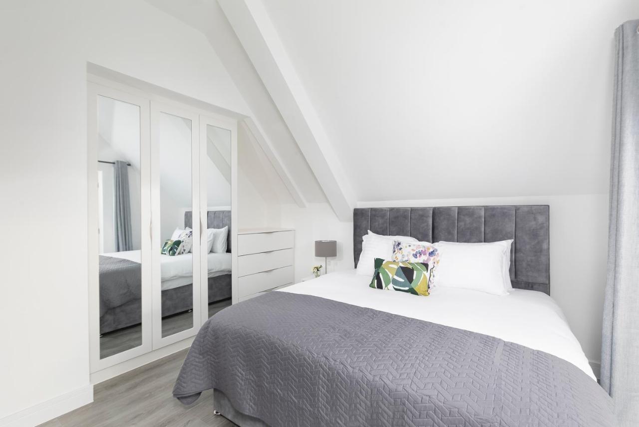 Skyvillion - London Enfield Chase Apartments With Parking & Wifi Kültér fotó
