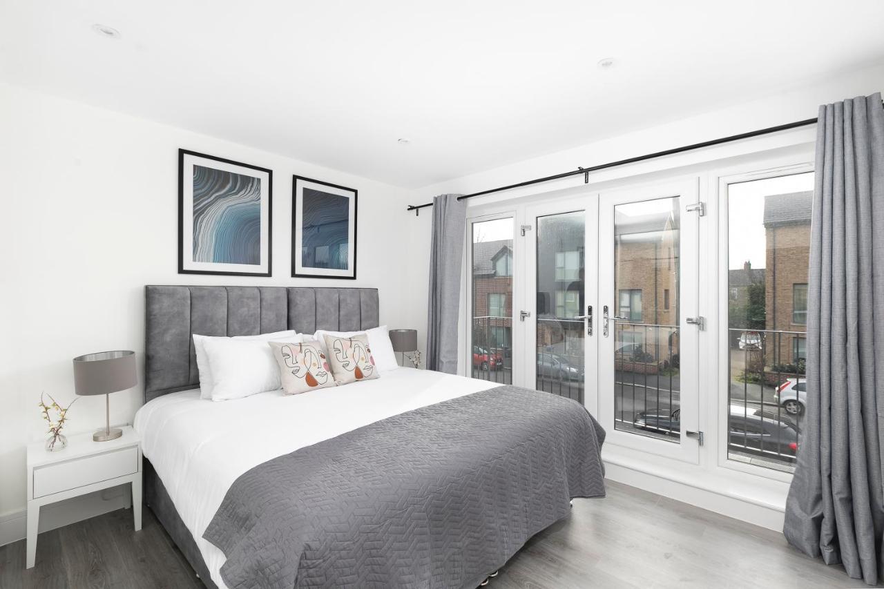 Skyvillion - London Enfield Chase Apartments With Parking & Wifi Kültér fotó