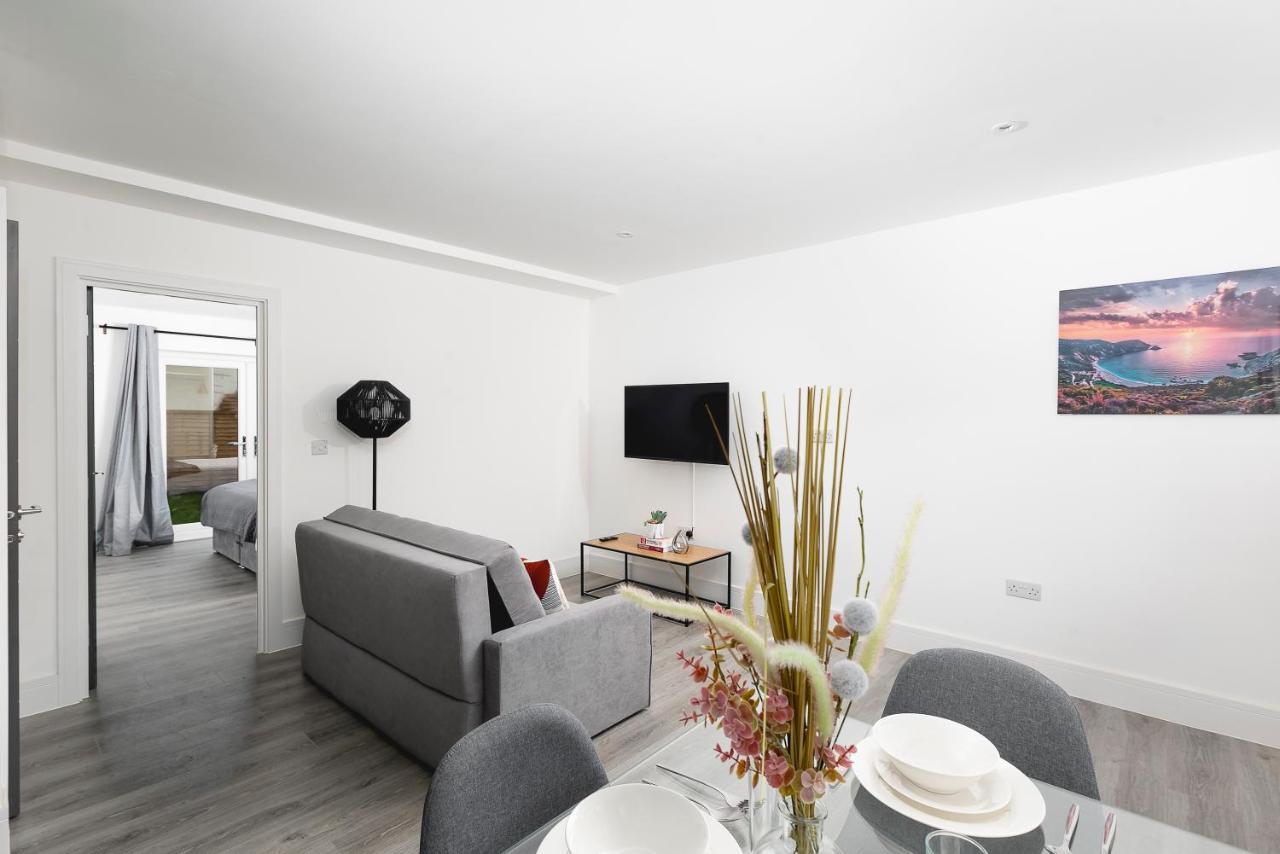 Skyvillion - London Enfield Chase Apartments With Parking & Wifi Kültér fotó