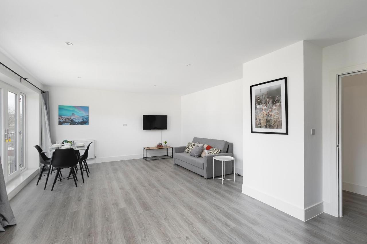 Skyvillion - London Enfield Chase Apartments With Parking & Wifi Kültér fotó