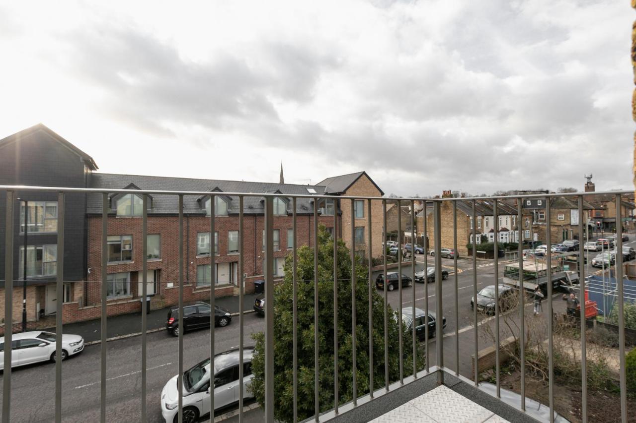 Skyvillion - London Enfield Chase Apartments With Parking & Wifi Kültér fotó