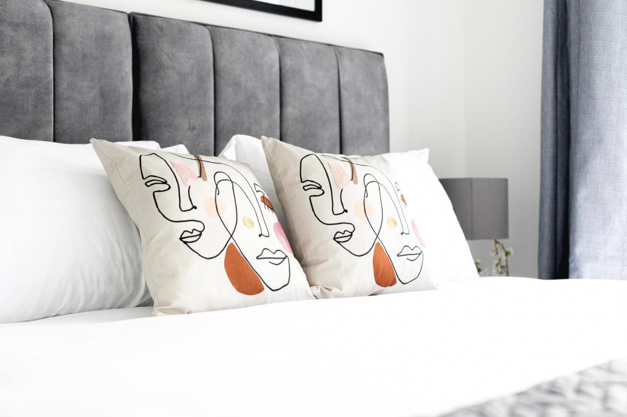Skyvillion - London Enfield Chase Apartments With Parking & Wifi Kültér fotó