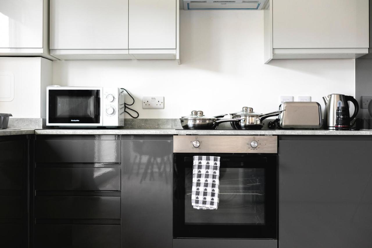 Skyvillion - London Enfield Chase Apartments With Parking & Wifi Kültér fotó