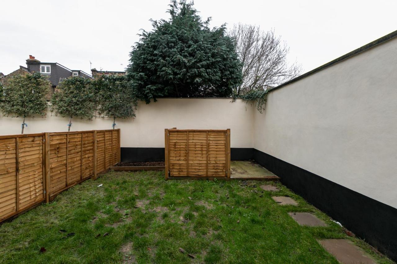 Skyvillion - London Enfield Chase Apartments With Parking & Wifi Kültér fotó