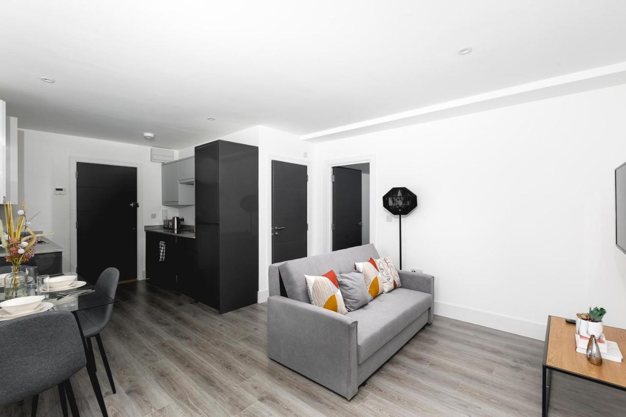 Skyvillion - London Enfield Chase Apartments With Parking & Wifi Kültér fotó