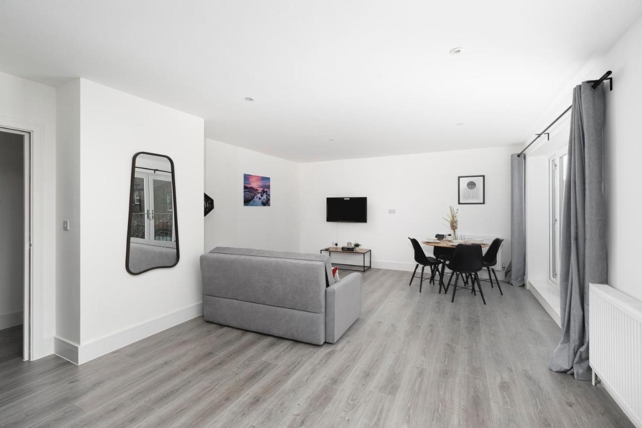 Skyvillion - London Enfield Chase Apartments With Parking & Wifi Kültér fotó