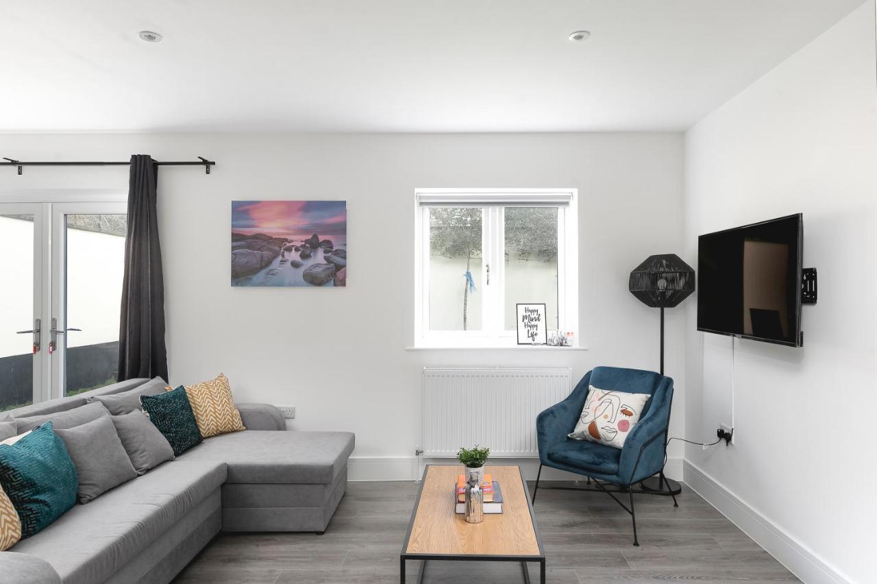 Skyvillion - London Enfield Chase Apartments With Parking & Wifi Kültér fotó