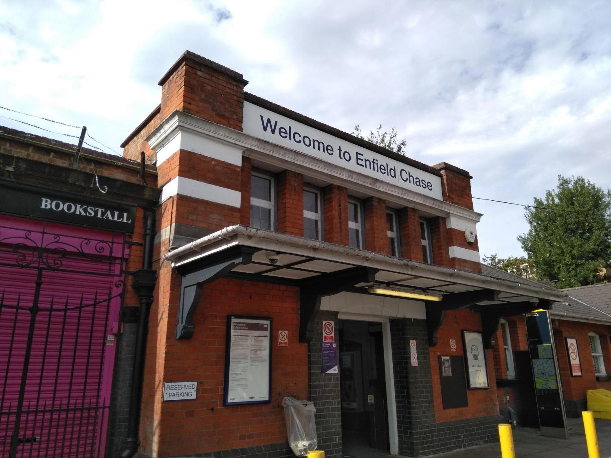 Skyvillion - London Enfield Chase Apartments With Parking & Wifi Kültér fotó
